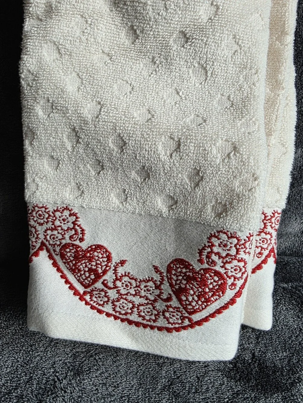 New The Scallop Edge Embroidered Heart Bathroom hand Towel Target Threshold 2026